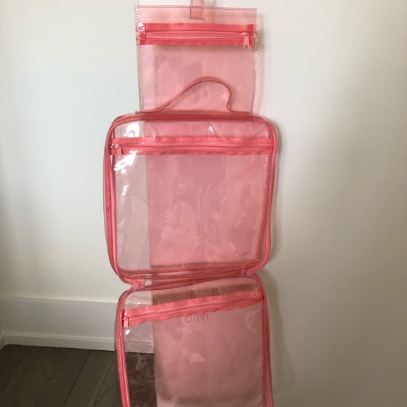 🚫SOLD🚫Ouai Limited Edition Pink Travel Case - Picture 3 of 8